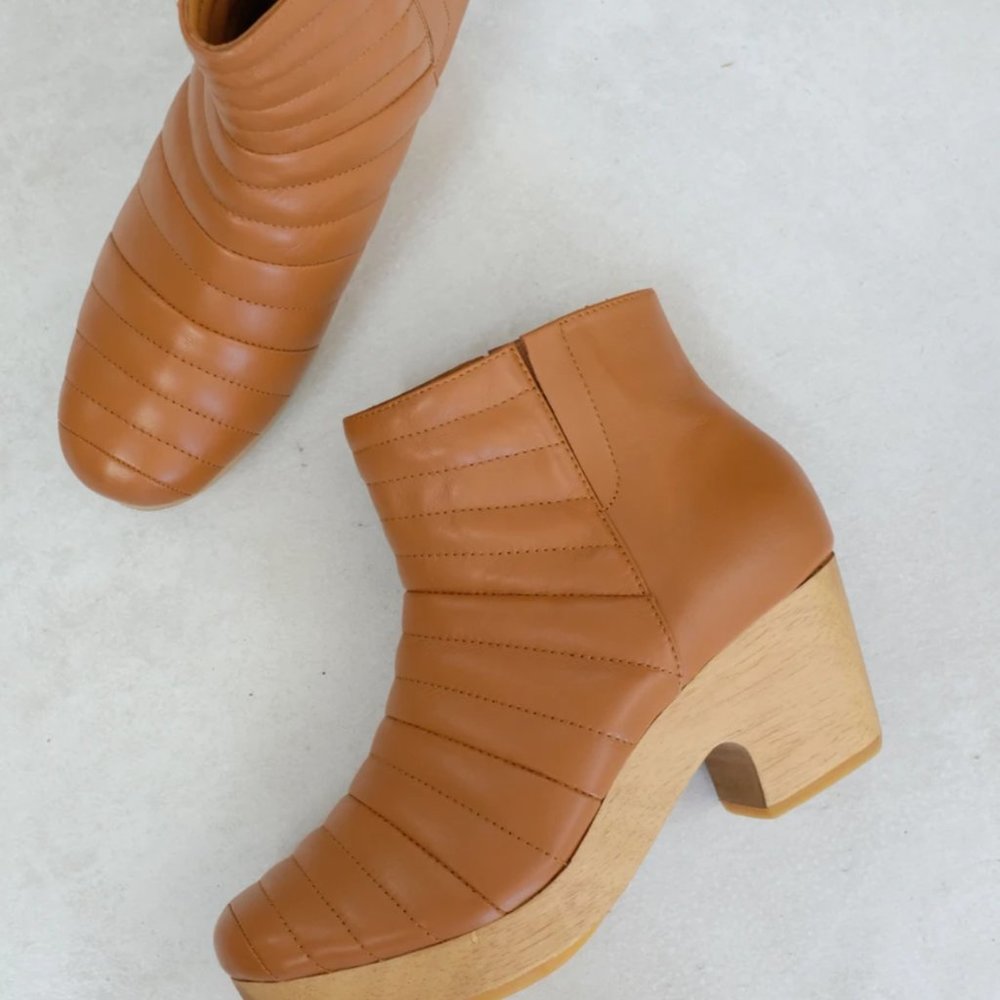 Beklina Ribbed Boot Clog Dry Clay Size 8.5